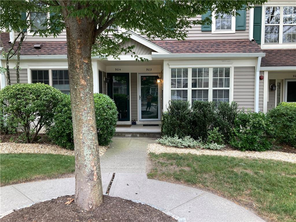 Welcome to 903 Pondside