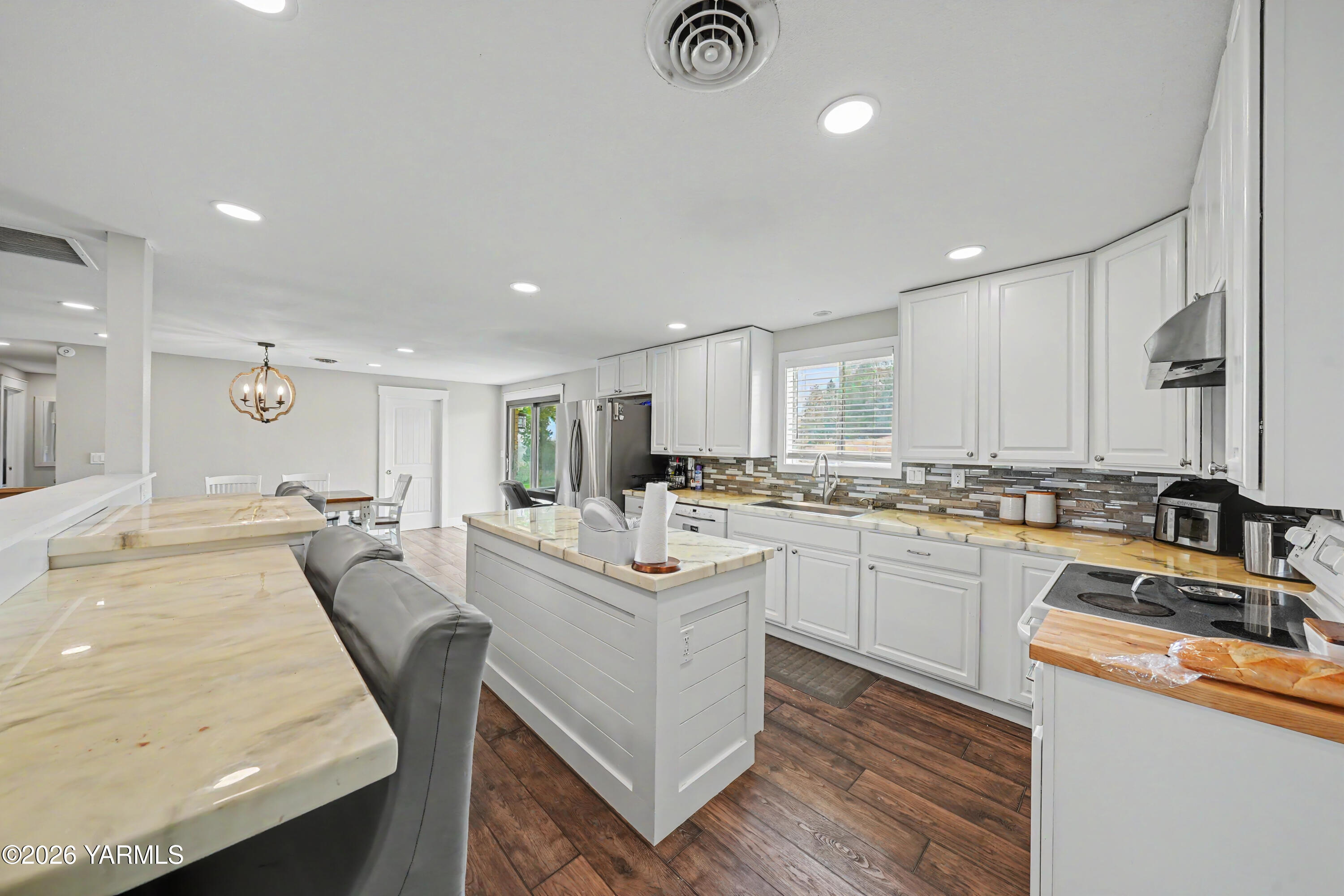 270 Westridge Road Selah, WA 98942 - Photo 24 of 66 24_kitchen