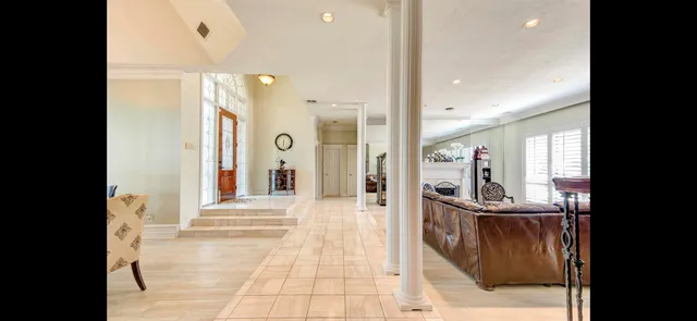 a kitchen that has a lot of cabinets in it