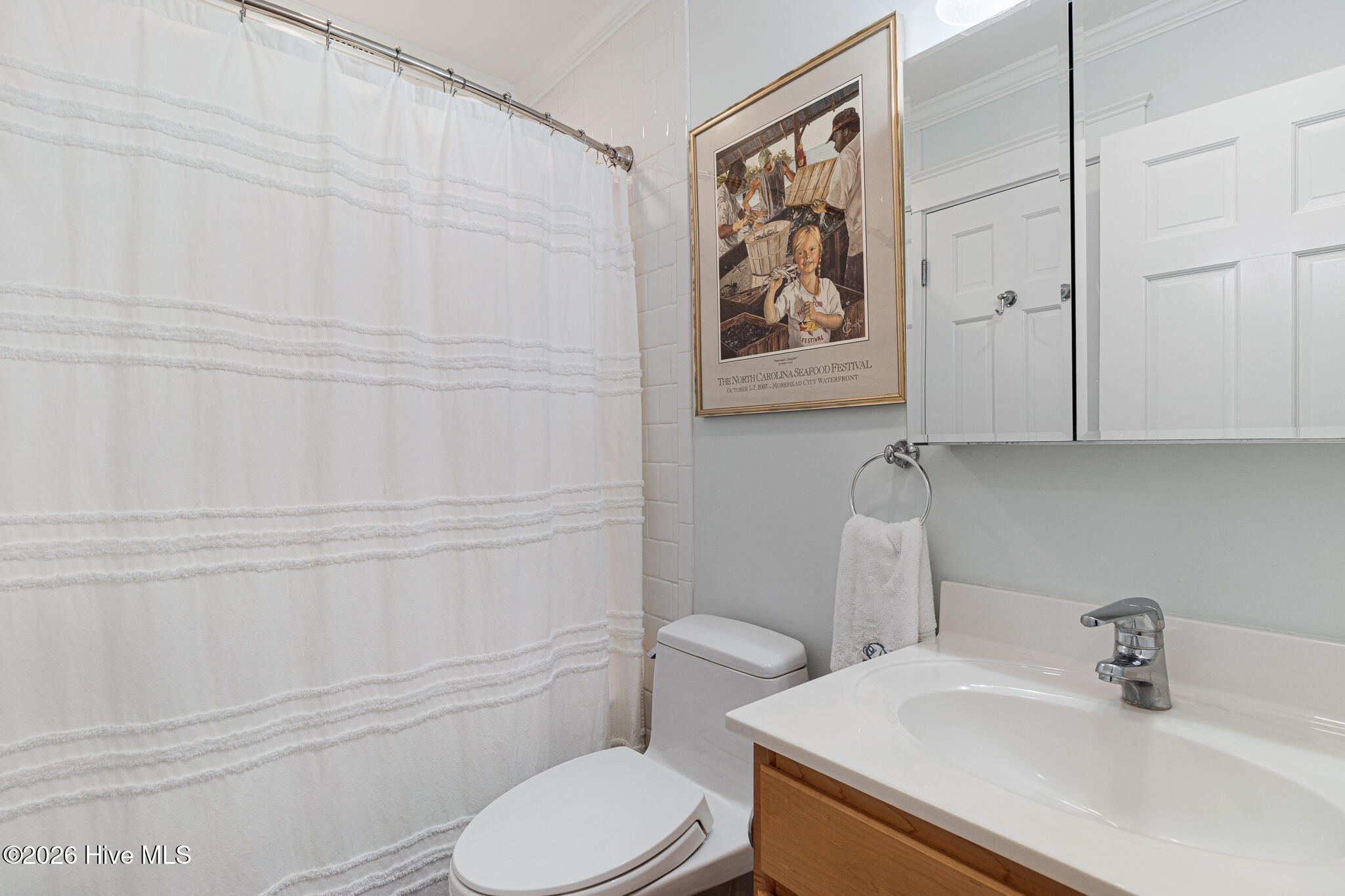 1010 Salter Path Road, Unit 6 MARINER'S POINT Indian Beach, NC 28512 - Photo 19 of 39 Ensuite bath