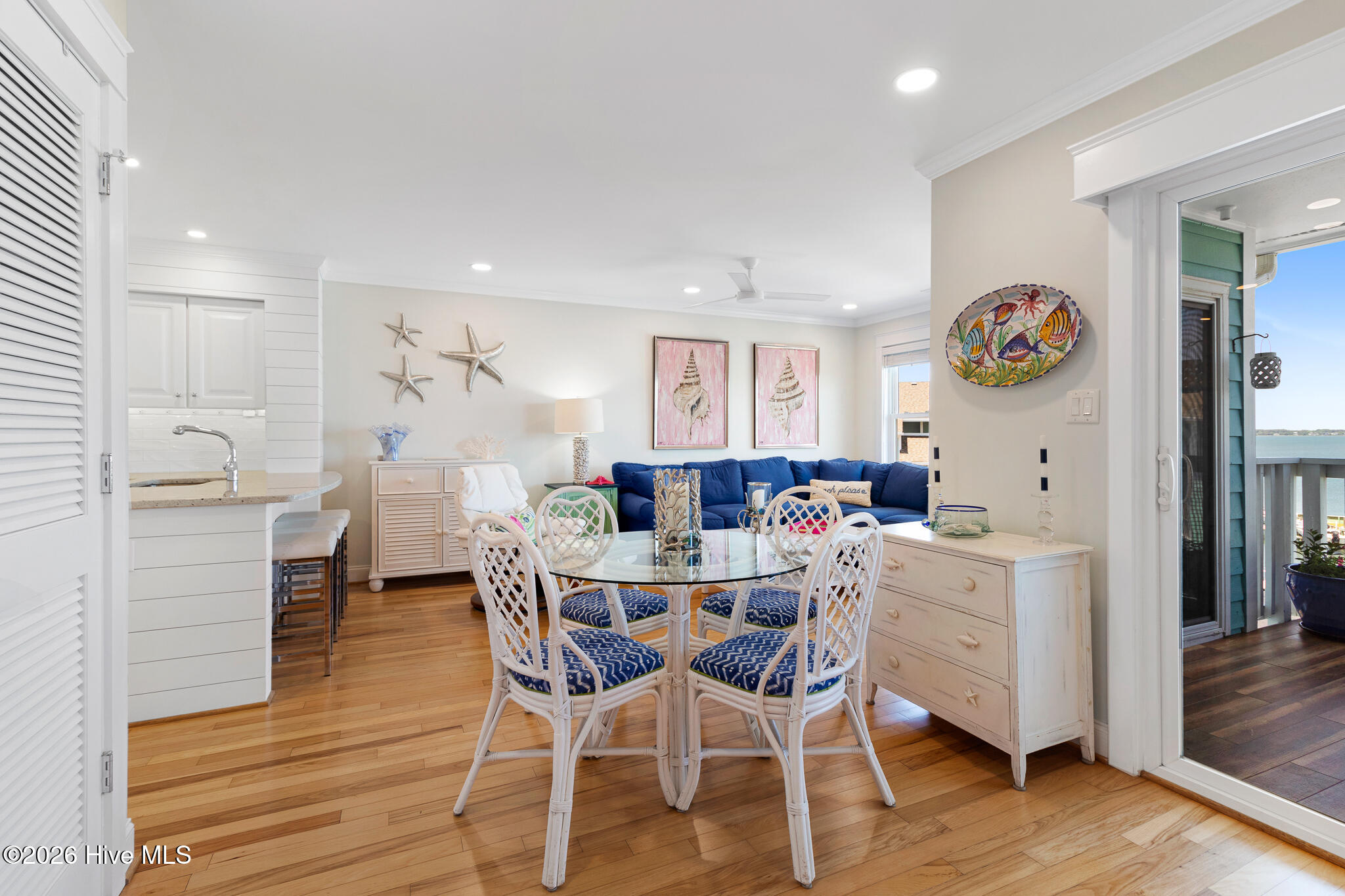 1010 Salter Path Road, Unit 6 MARINER'S POINT Indian Beach, NC 28512 - Photo 7 of 39 Dining area