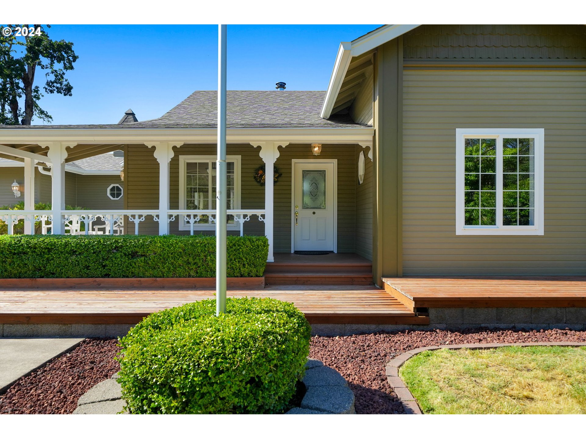 33482 Molitor Ranch Road Cottage Grove, OR 97424 - Photo 11 of 48 a front view of a house with garden