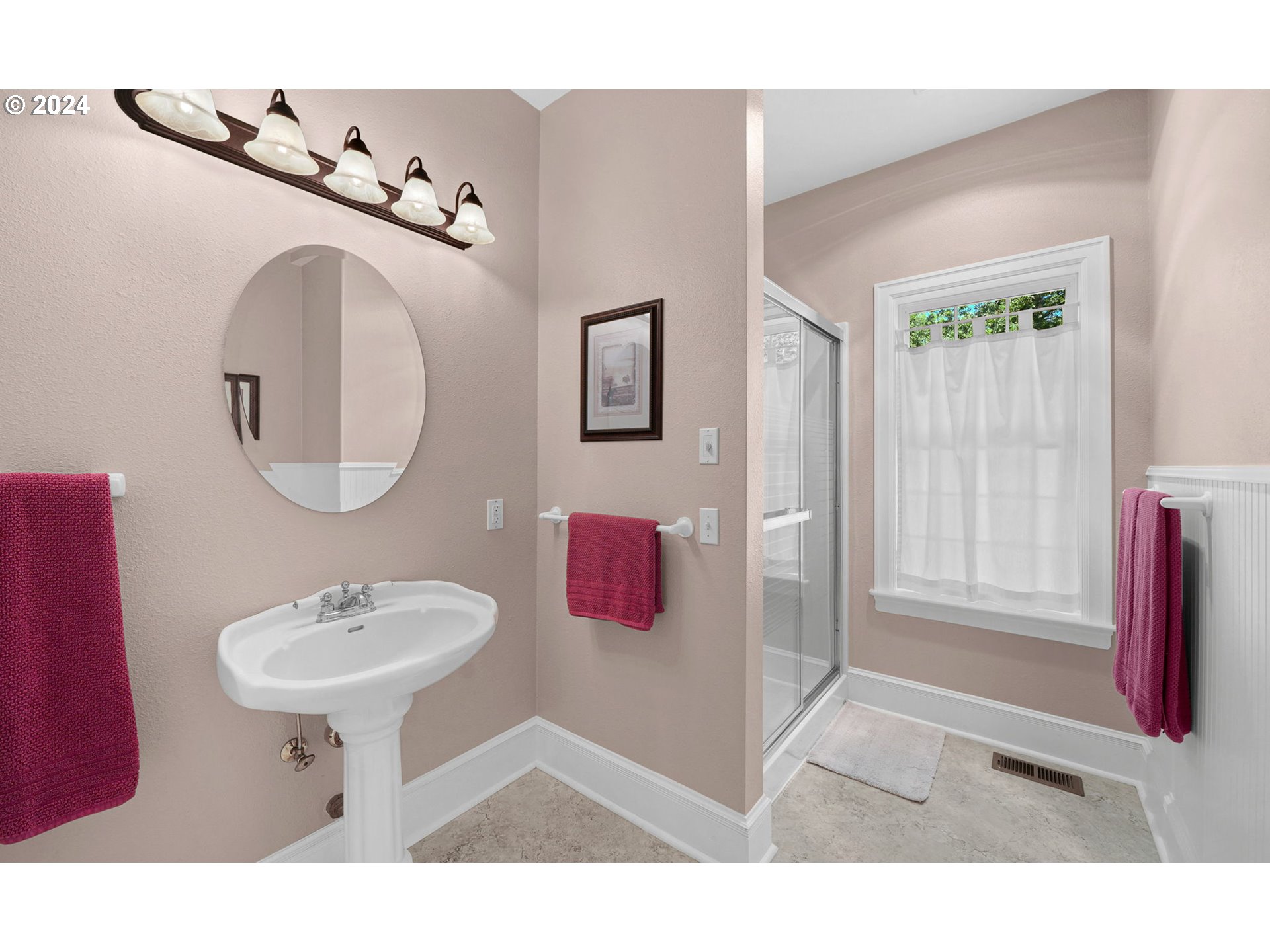 33482 Molitor Ranch Road Cottage Grove, OR 97424 - Photo 32 of 48 a bathroom with a sink a mirror and a lamp