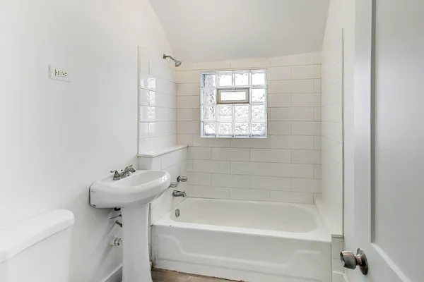 $1,900 | 1812 South Millard Avenue, Unit 3, Chicago, IL 60623