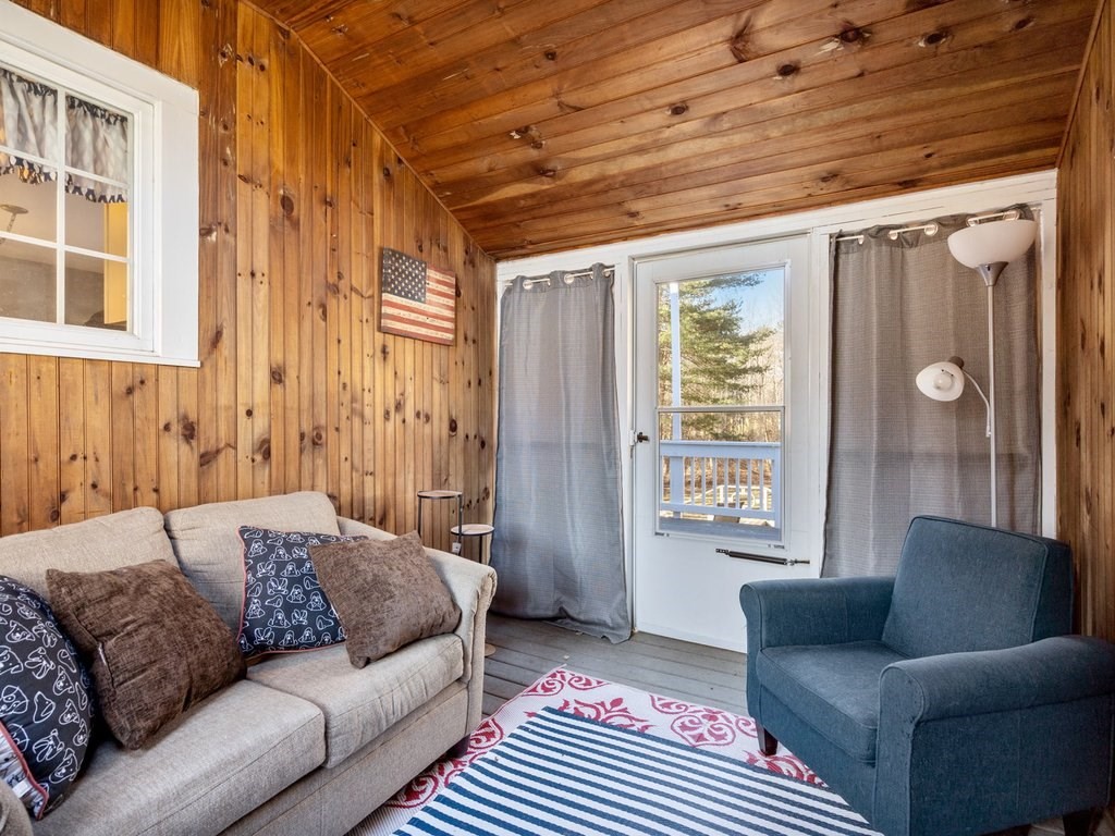 62 Middle Road Amesbury, MA 01913 - Photo 21 of 24 a living room with furniture and a window