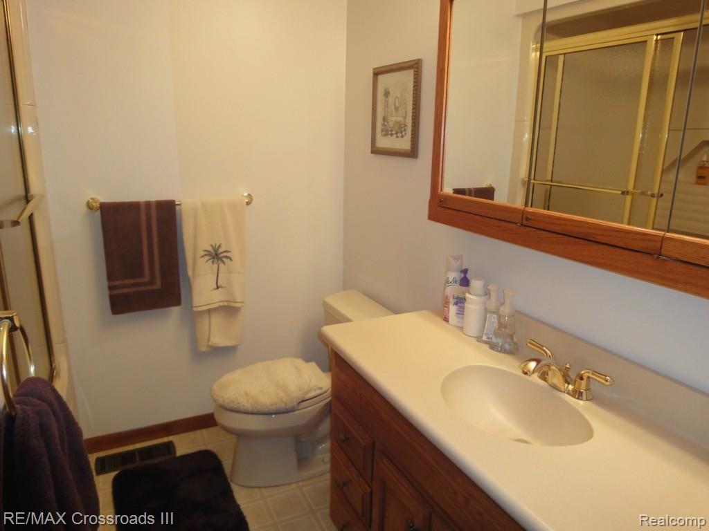 14488 Grafton Road Carleton, MI 48117 - Photo 6 of 13 BATH.jpg