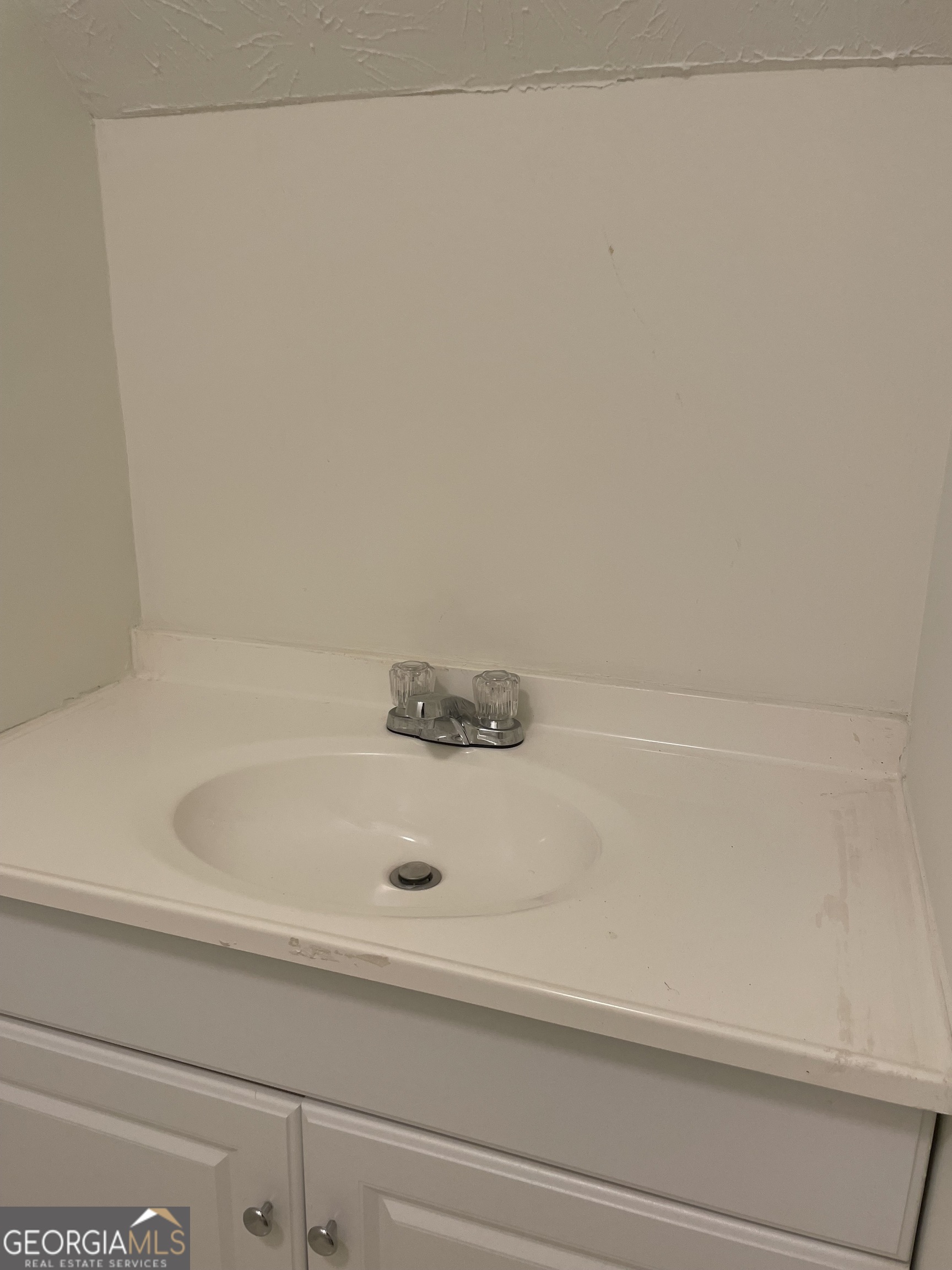 5205 Corinth Circle, Unit 3 Stone Mountain, GA 30087 - Photo 8 of 22 a bathroom with a bathtub