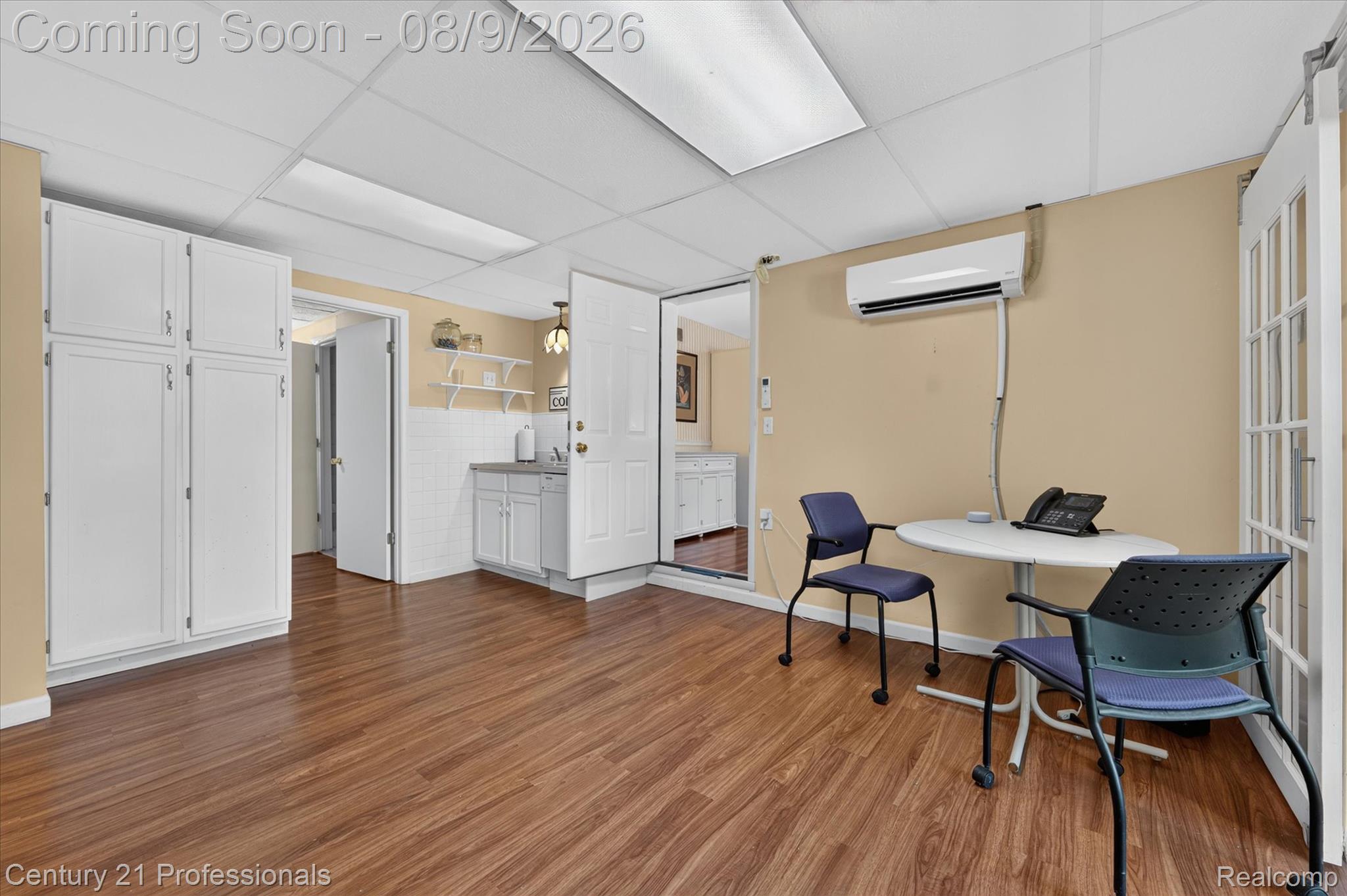 3425 McClure Road Troy, MI 48084 - Photo 27 of 34 Multi-use suite dining area