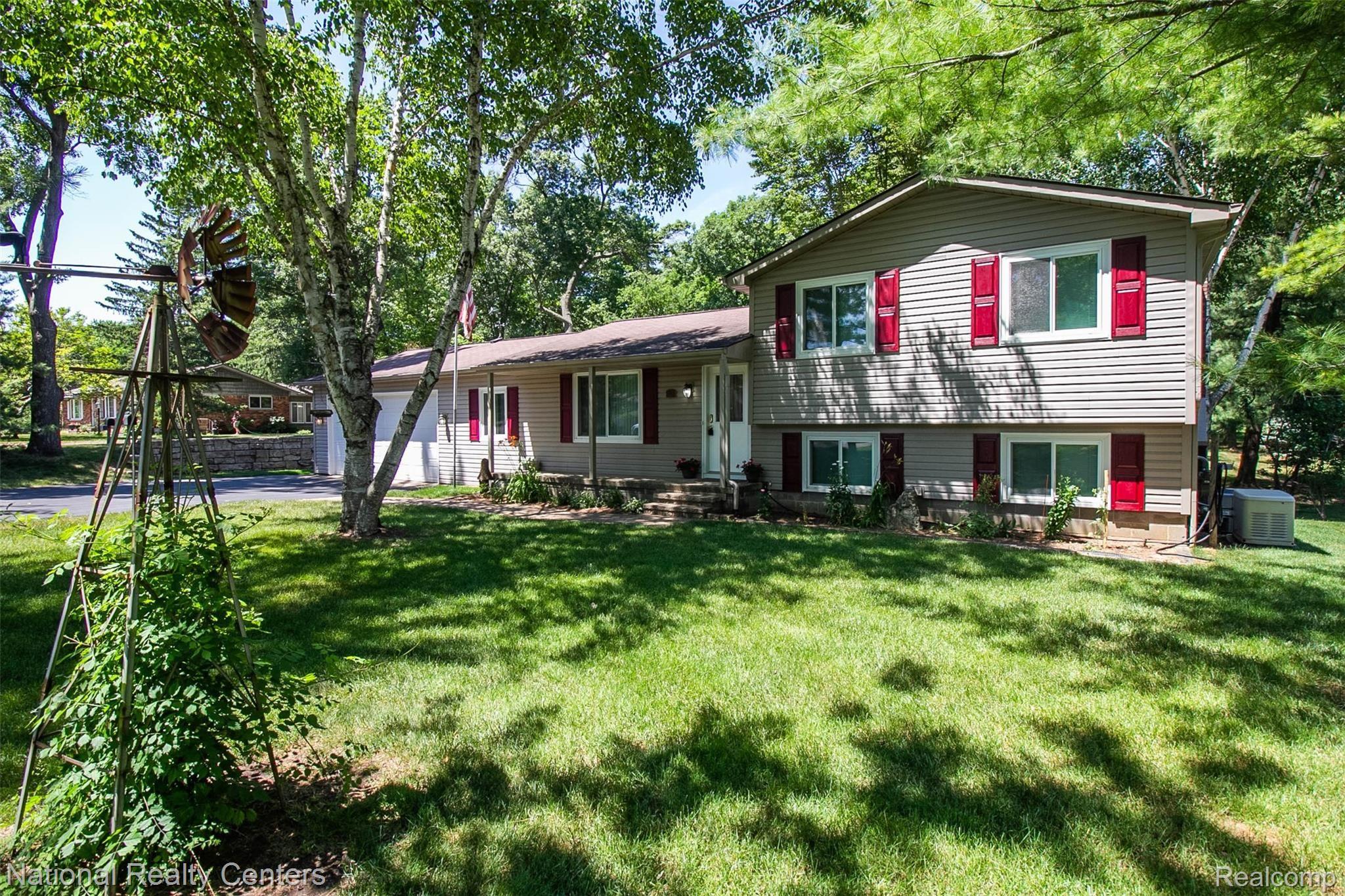 4171 England Beach Road White Lake, MI 48383 - Photo 2 of 41 2.jpg