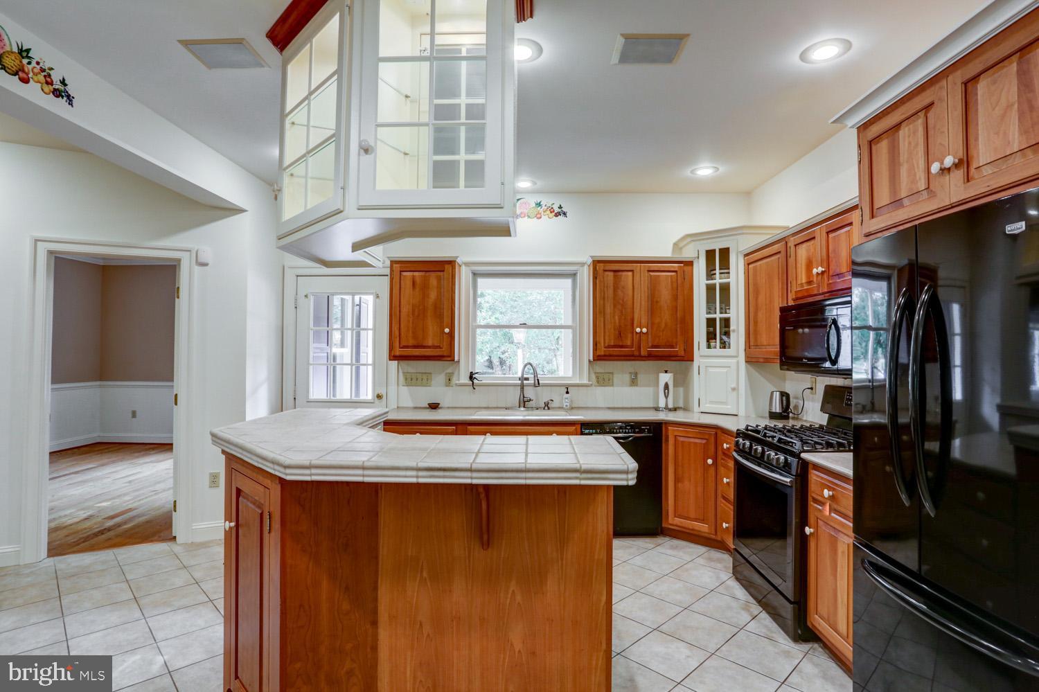 517 Laurel Avenue Lititz, PA 17543 - Photo 4 of 70 Open kitchen