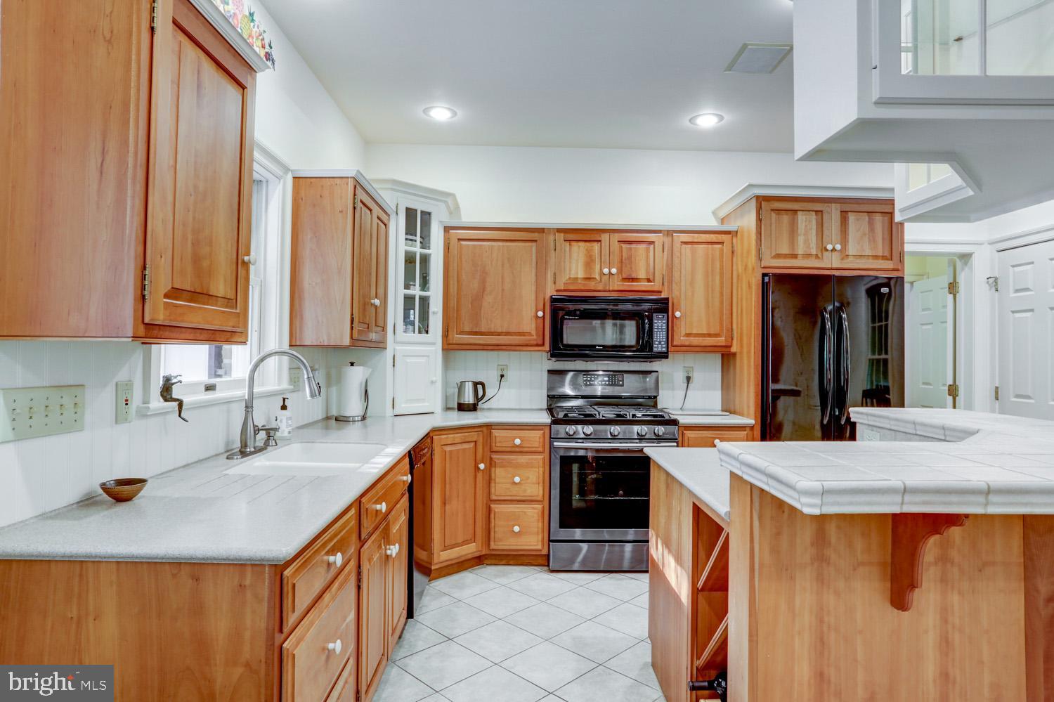 517 Laurel Avenue Lititz, PA 17543 - Photo 5 of 70 Plenty of work space