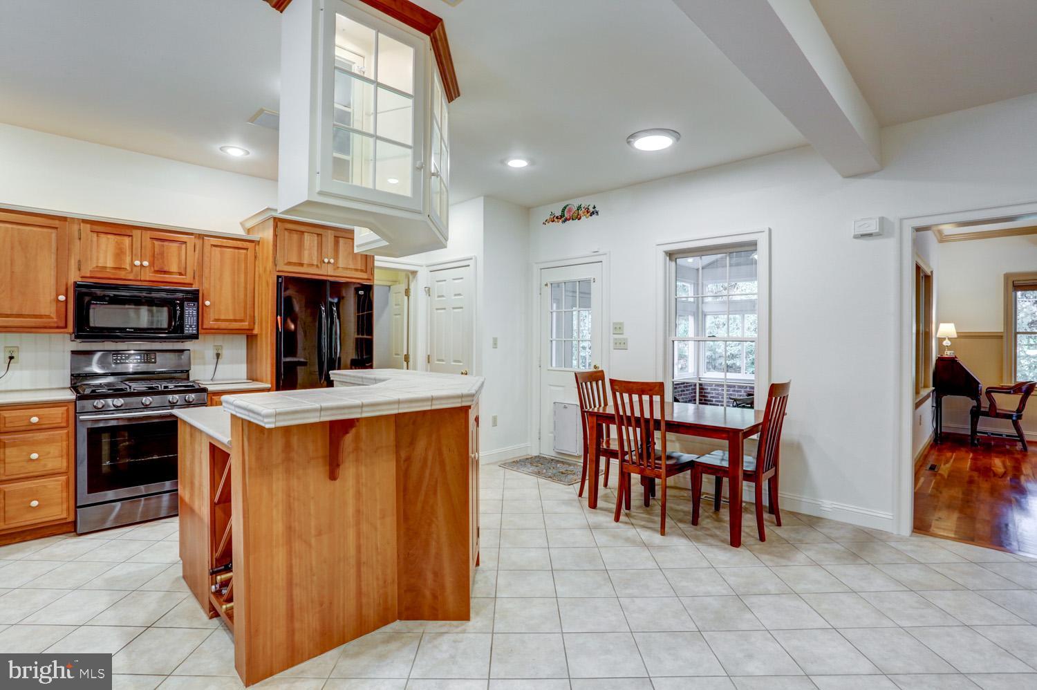 517 Laurel Avenue Lititz, PA 17543 - Photo 7 of 70 Gallery Image 7