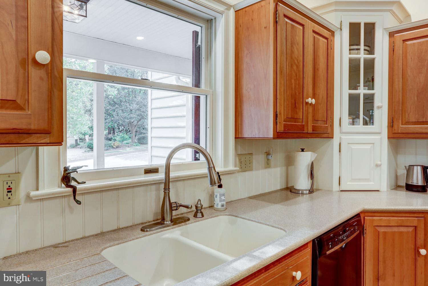517 Laurel Avenue Lititz, PA 17543 - Photo 10 of 70 Solid surface countertops