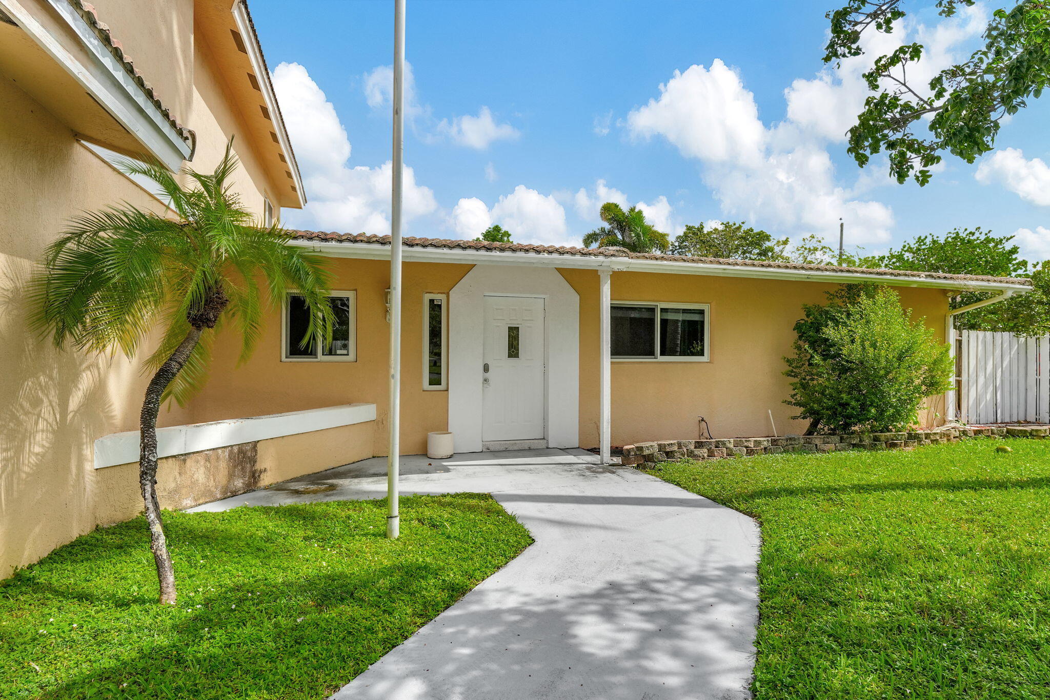 1300 Northeast 26th Avenue Pompano Beach, FL 33062 - Photo 35 of 68 4-web-or-mls-DSC08335