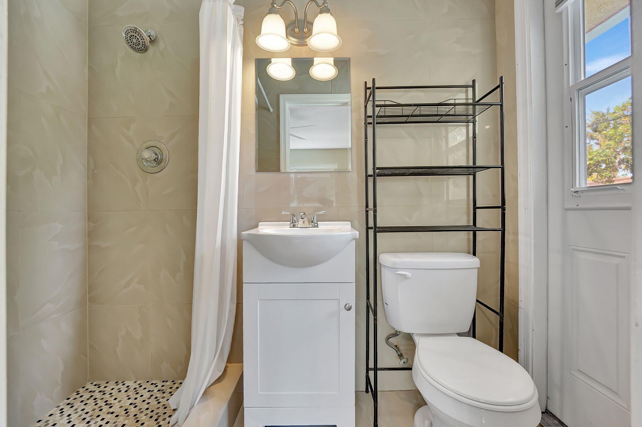 1300 Northeast 26th Avenue Pompano Beach, FL 33062 - Photo 38 of 68 37-web-or-mls-DSC08513