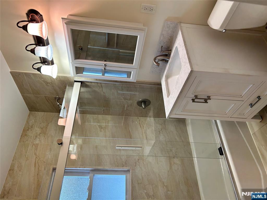 772 Clark Avenue, Unit 2 Ridgefield, NJ 07657 - Photo 4 of 4