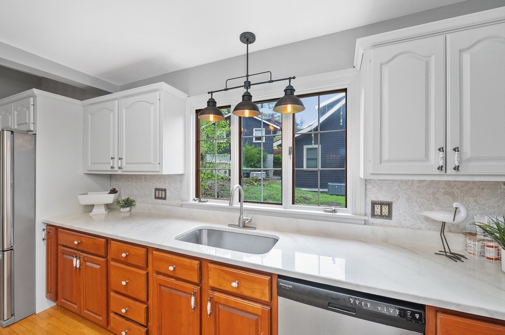 12 Newton Road Haverhill, MA 01830 - Photo 3 of 34