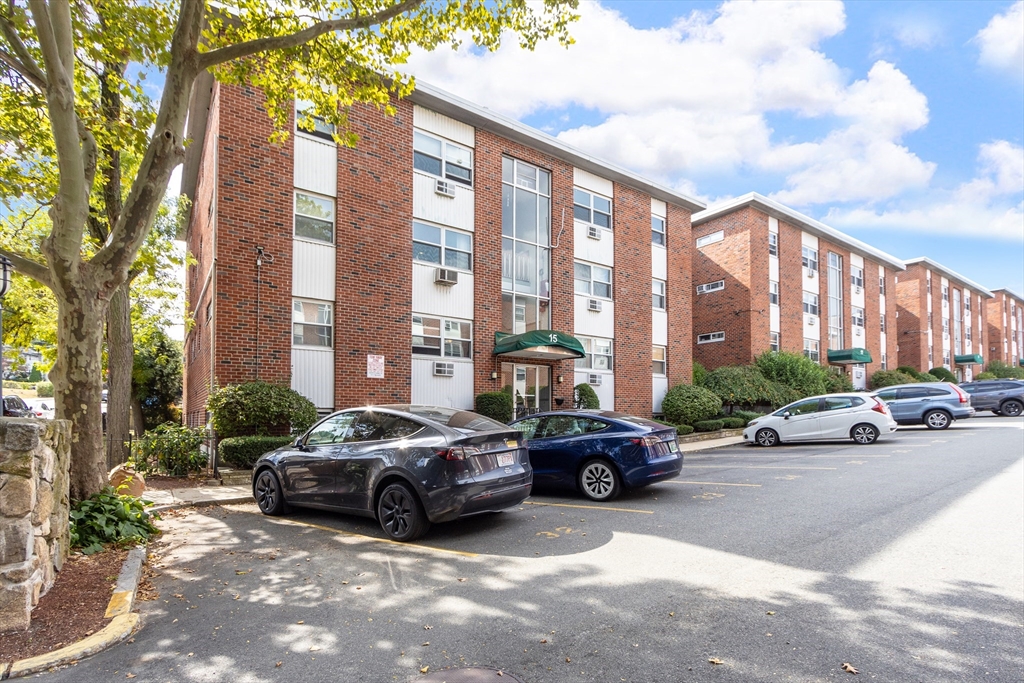 15 Commonwealth Court, Unit 14 Boston, MA 02135 - Photo 18 of 20