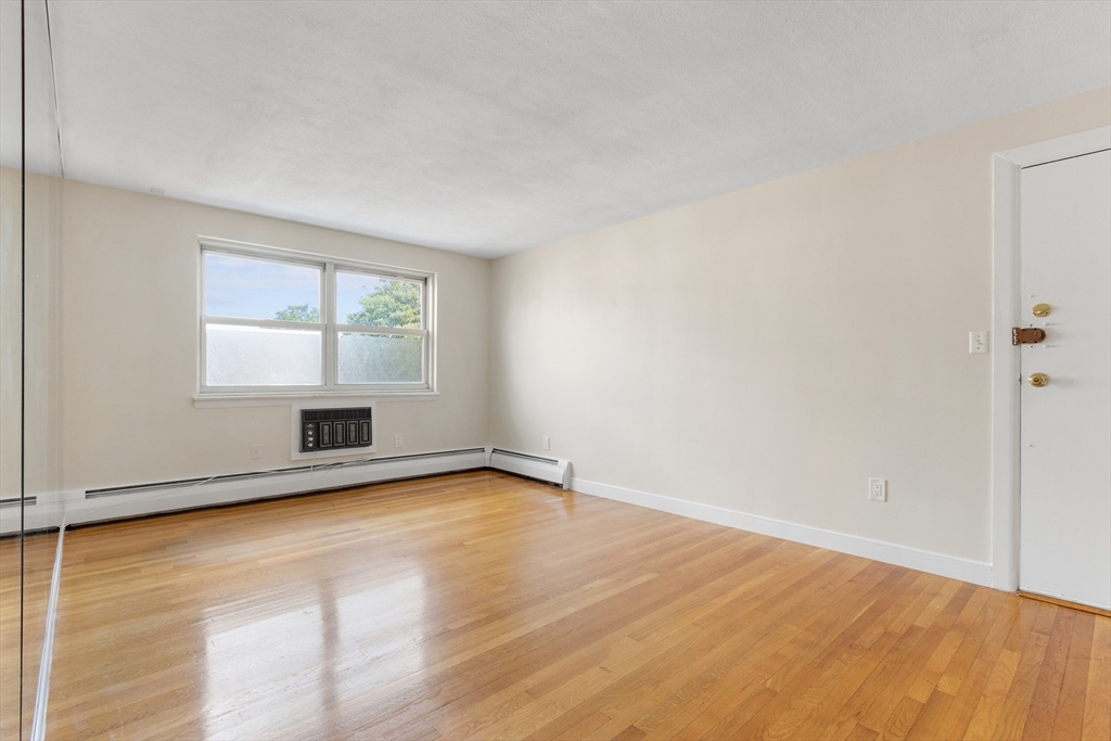 15 Commonwealth Court, Unit 14 Boston, MA 02135 - Photo 5 of 20