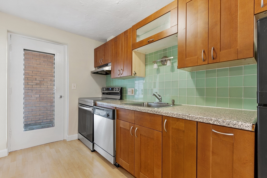 15 Commonwealth Court, Unit 14 Boston, MA 02135 - Photo 7 of 20