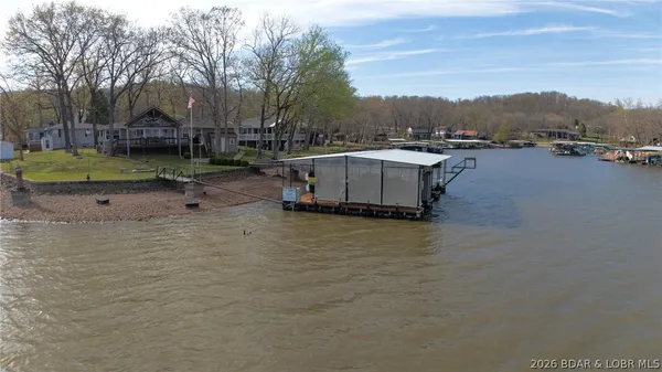 $659,900 | 174 Chipmunk Drive, Edwards, MO 65326