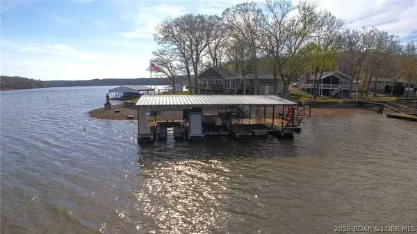 $659,900 | 174 Chipmunk Drive, Edwards, MO 65326