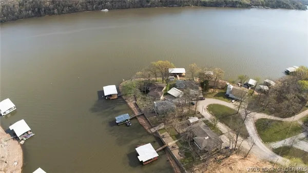 $659,900 | 174 Chipmunk Drive, Edwards, MO 65326