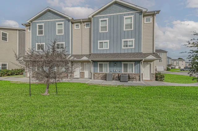 $1,599 | 21155 Gosling Road, Unit 13C, Spring, TX 77388