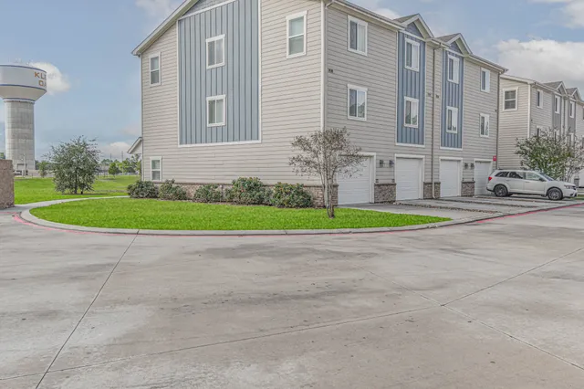 $1,599 | 21155 Gosling Road, Unit 13C, Spring, TX 77388