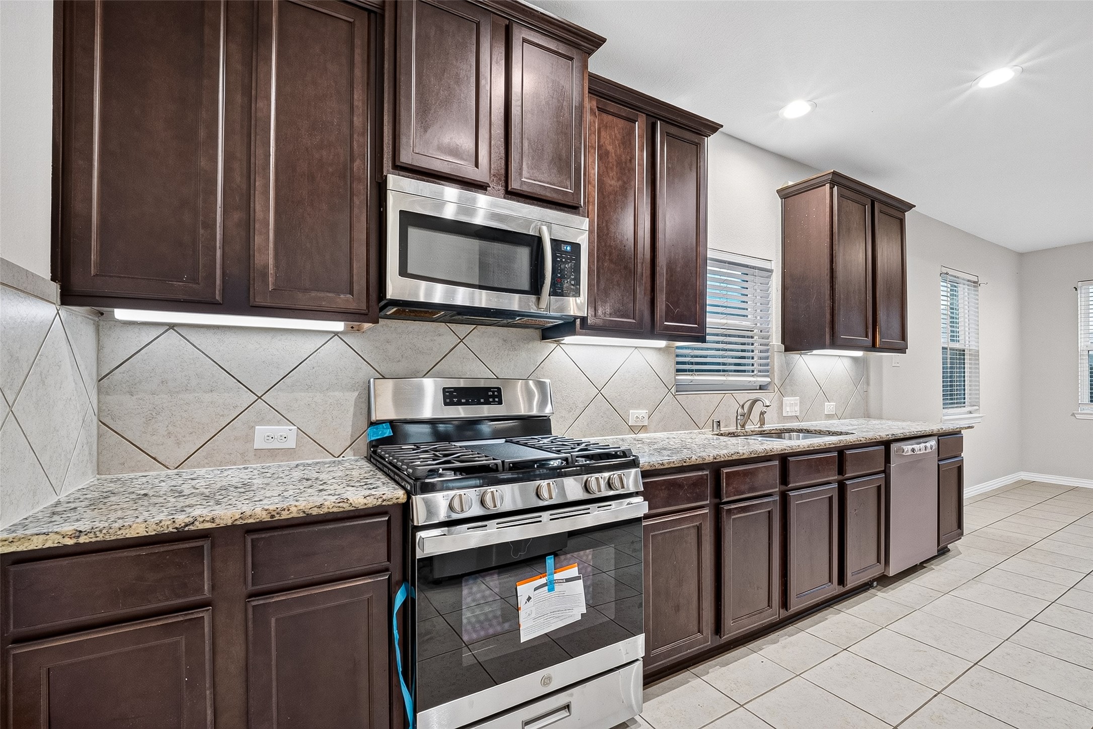 10015 Chase Court Baytown, TX 77521 - Photo 13 of 49