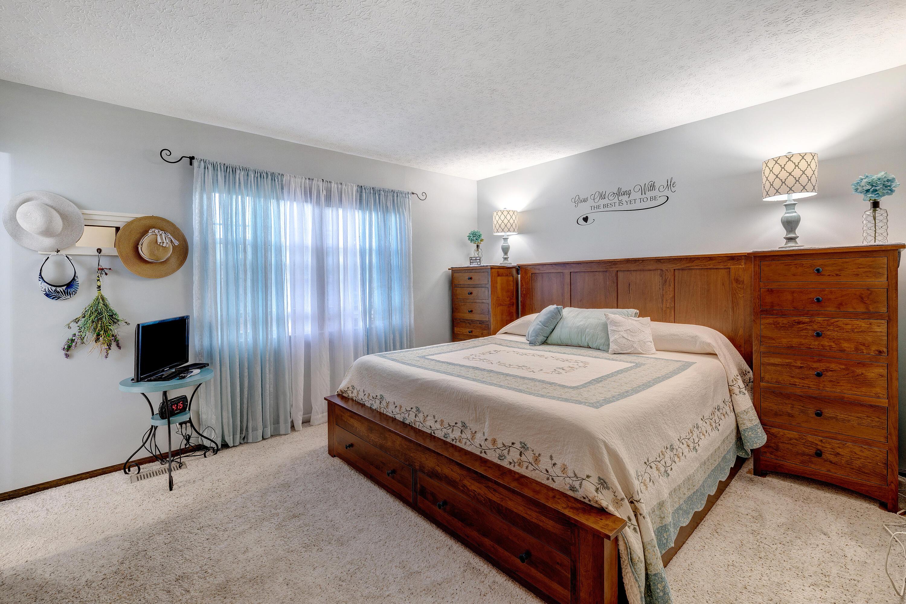 6186 Feder Road Columbus, OH 43228 - Photo 20 of 53 Owner's Suite
