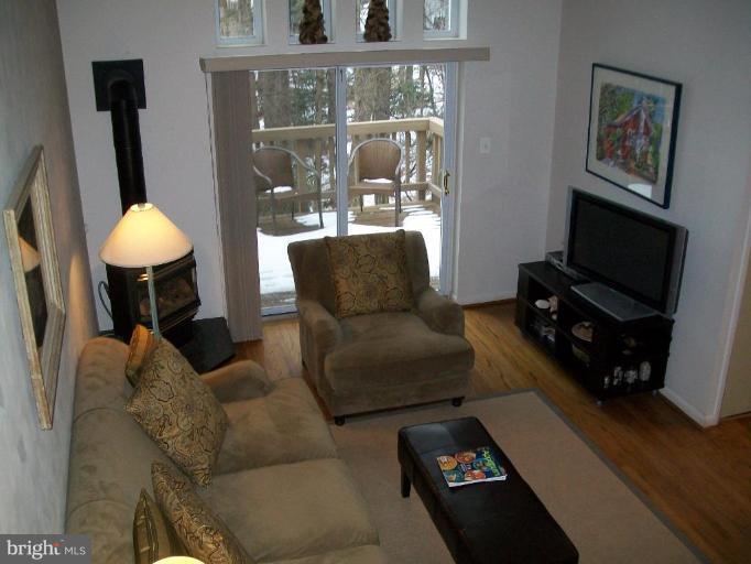 1569 Inlet Court Reston, VA 20190 - Photo 8 of 25 Family Room #3