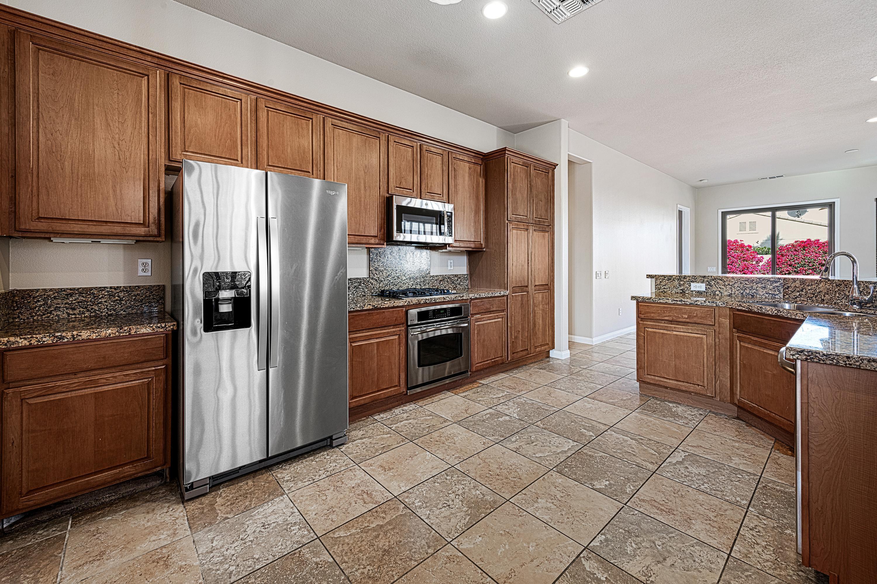 81664 Avenida Contento Indio, CA 92203 - Photo 11 of 38 1320