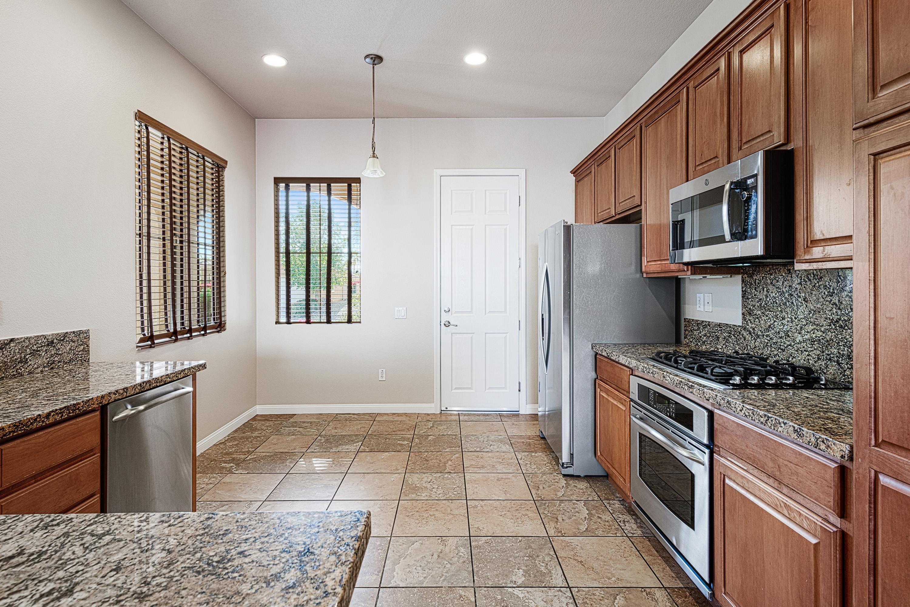 81664 Avenida Contento Indio, CA 92203 - Photo 9 of 38 1118