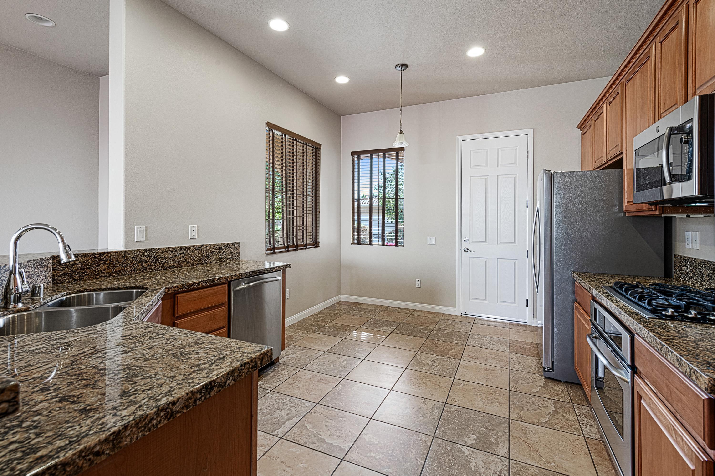 81664 Avenida Contento Indio, CA 92203 - Photo 10 of 38 1219