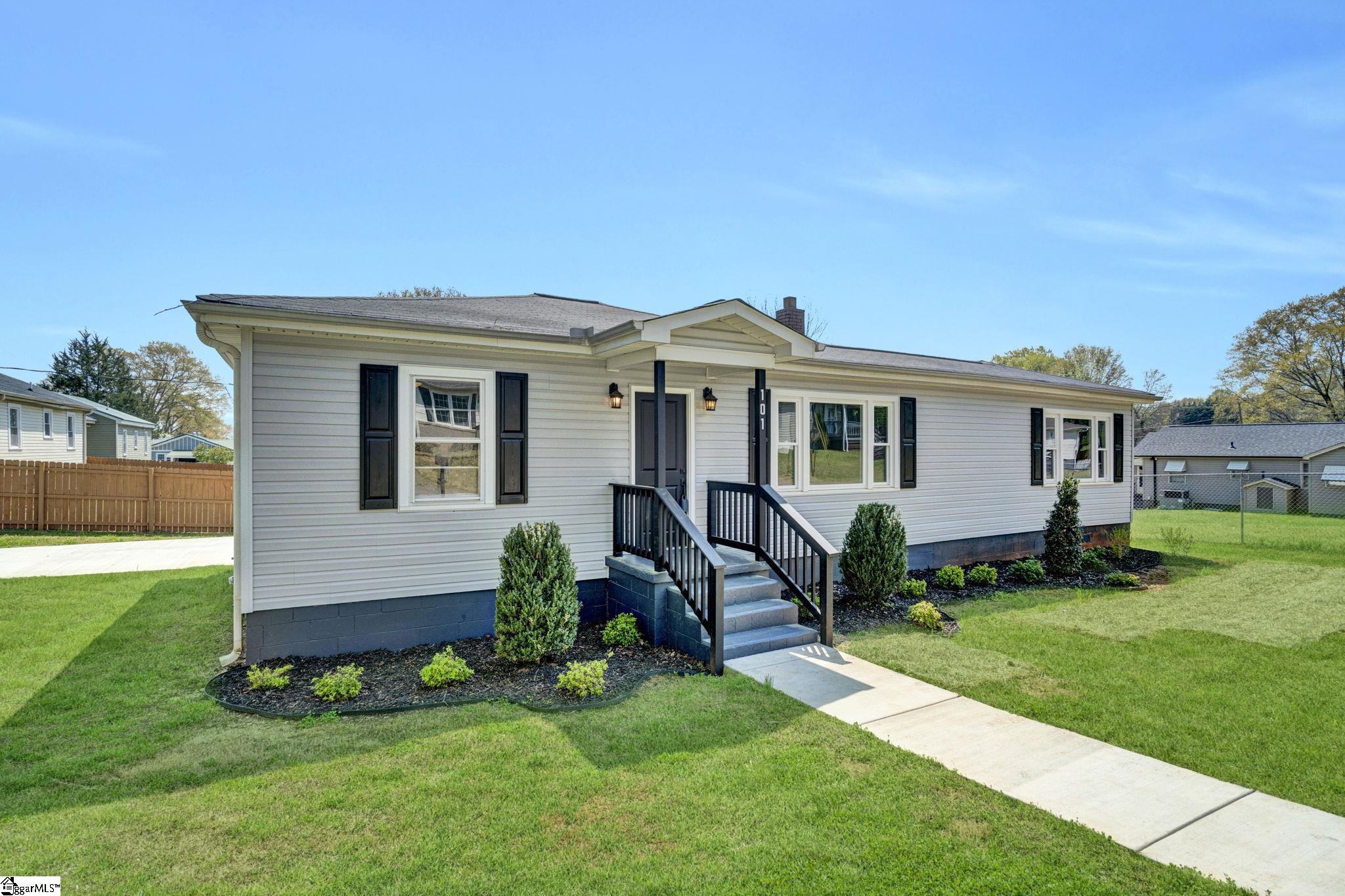 101 Mark Street Easley, SC 29640 - Photo 5 of 46