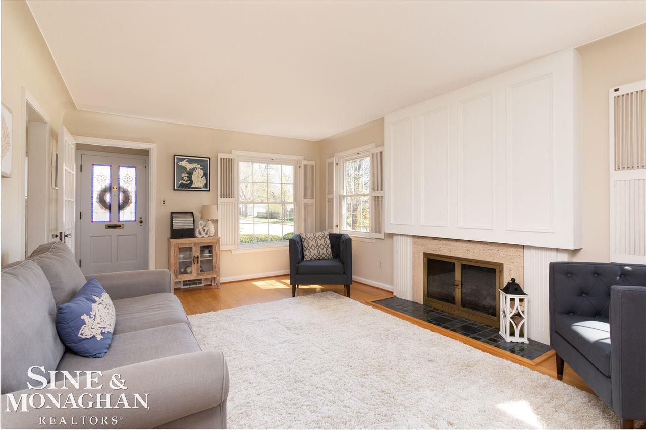 1489 Hampton Road Grosse Pointe, MI 48236 - Photo 6 of 16 31378011-5.JPG