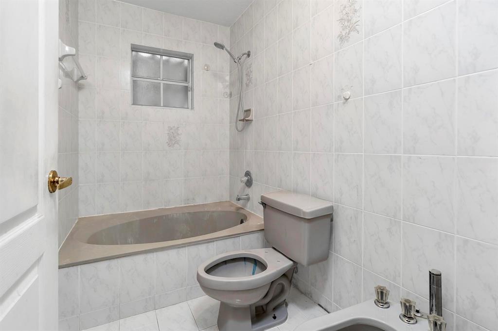3201 West 76th Street Hialeah, FL 33018 - Photo 31 of 46 a bathroom with a sink a toilet and bathtub