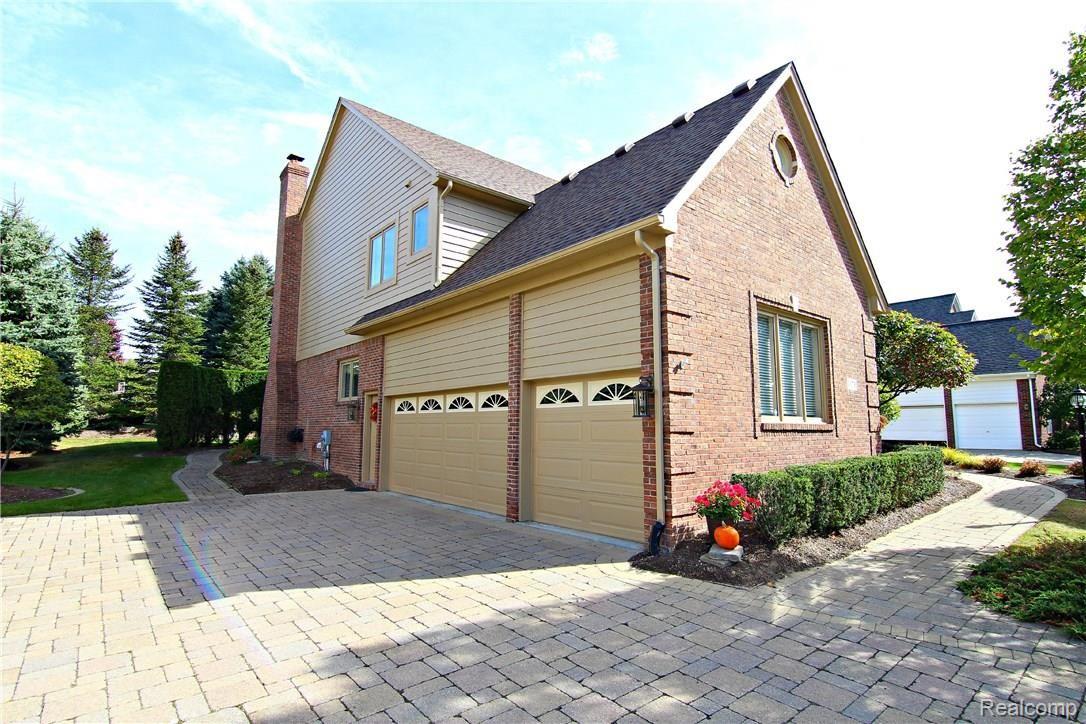 3178 Hedgewood Lane Rochester, MI 48309 - Photo 3 of 40 Hedgewood Ln 3 Car Garage.jpg