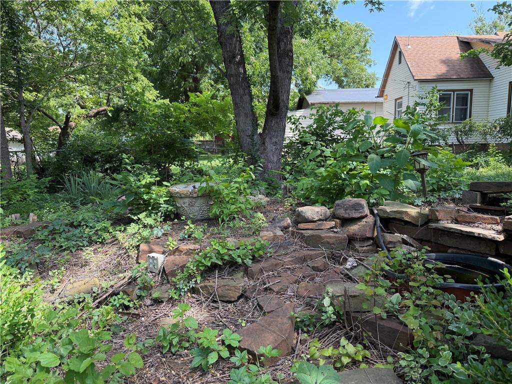 402 South Spring Street Caney, KS 67333 - Photo 8 of 31