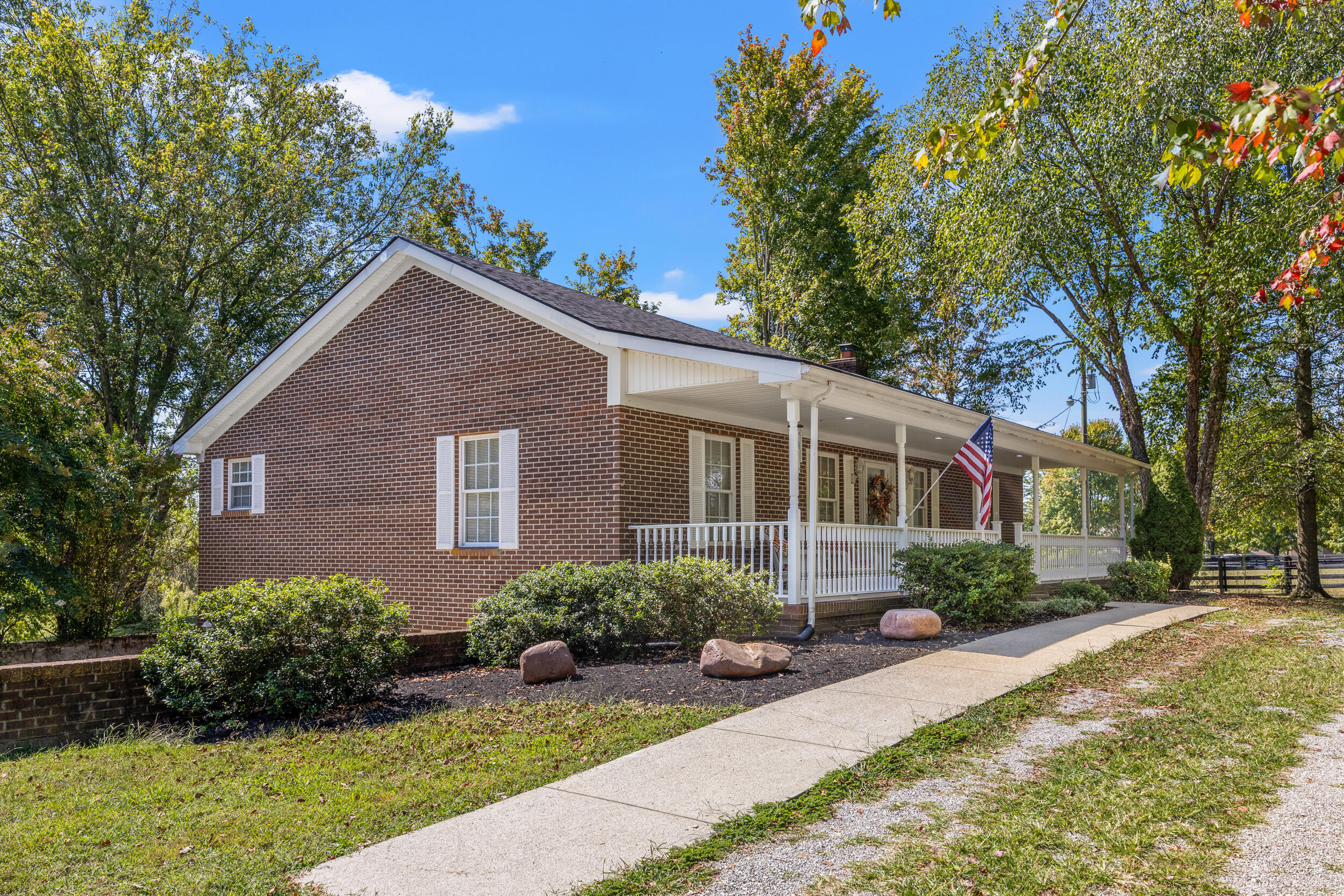 7236 Old Boonesboro Road Winchester, KY 40391 - Photo 1 of 43 2_img_7189