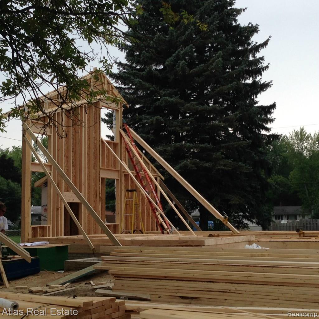 5047 Drayton Road Clarkston, MI 48346 - Photo 2 of 11 IMG_2153.jpg