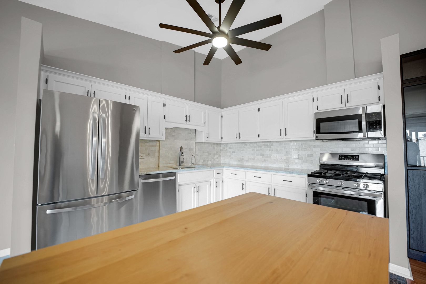 6264 South Gullikson Road, Unit 4A Chicago, IL 60638 - Photo 11 of 24