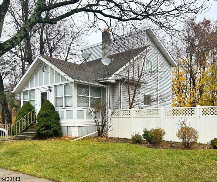 31 Washington Avenue Springfield, NJ 07081 - Photo 2 of 21 a view of a house with a yard