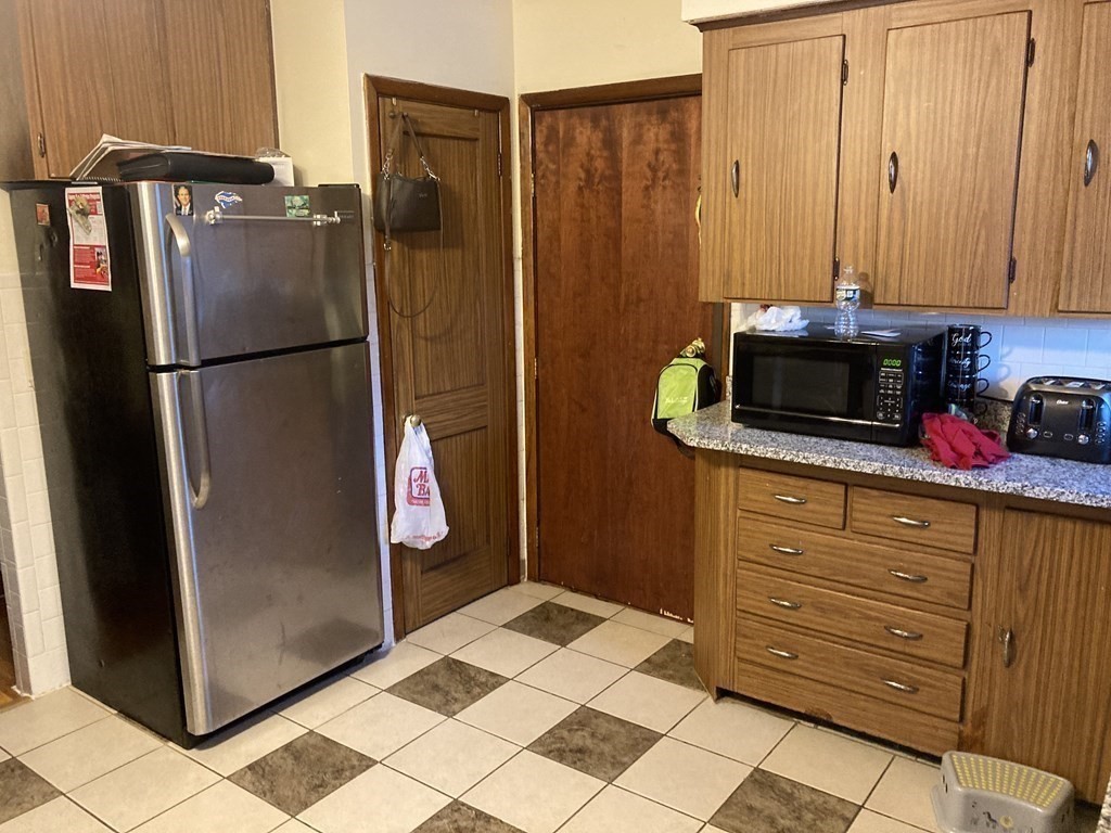 6 Pulaski Street Fall River, MA 02721 - Photo 12 of 27