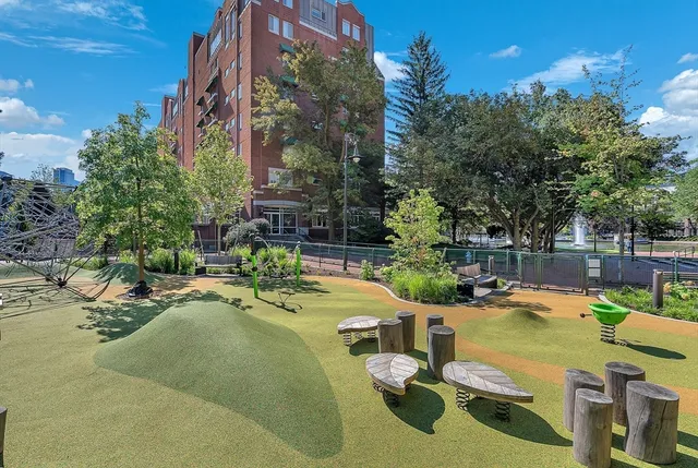 $1,125,000 | 6 Canal Park, Unit 602, Cambridge, MA 02141