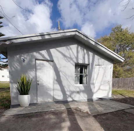 $1,600 | 136 North 24th Avenue, Unit REAR, Hollywood, FL 33020