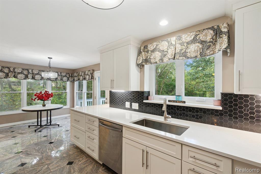 9215 Mabley Hill Road Fenton, MI 48430 - Photo 13 of 65