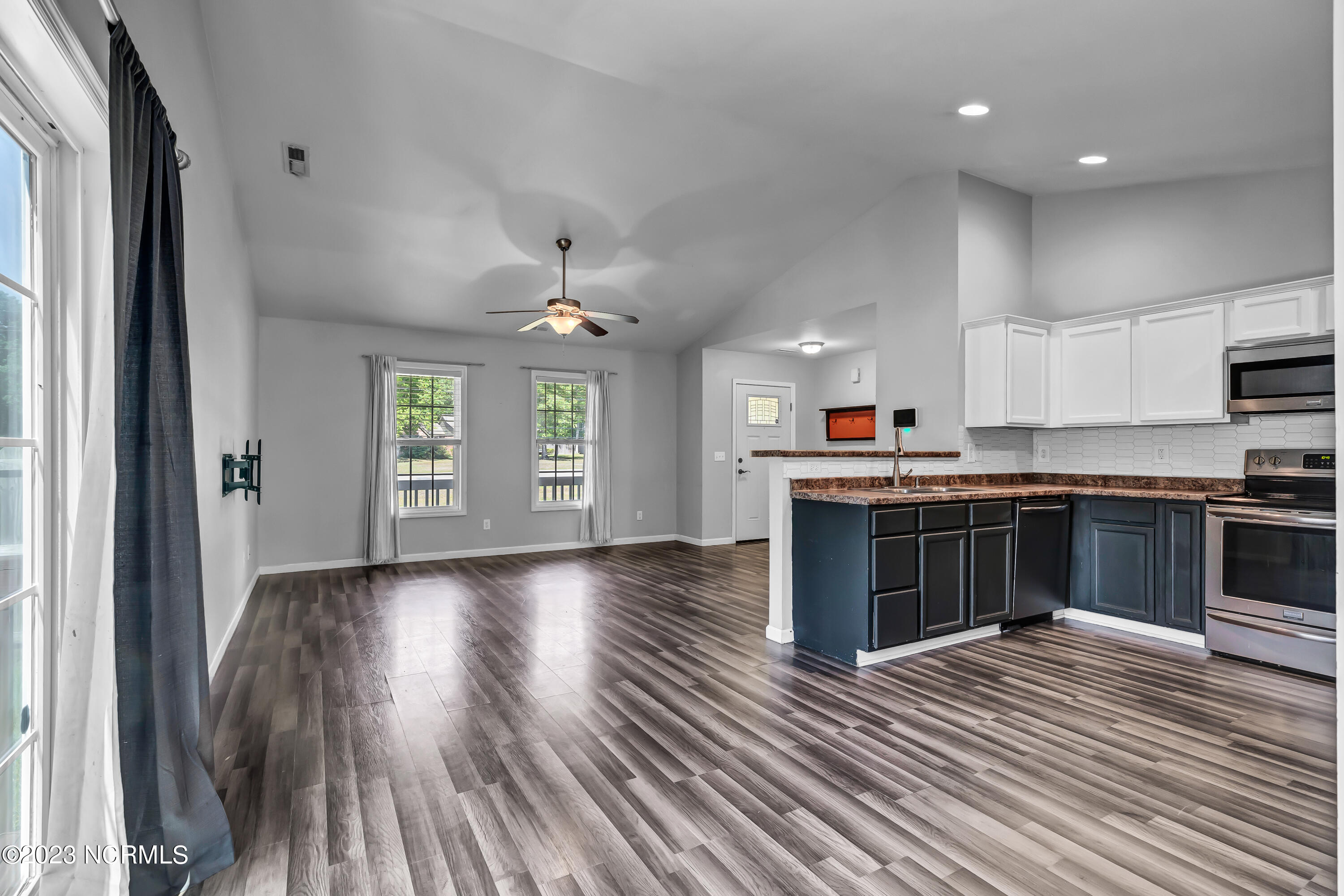 293 Haws Run Road Jacksonville, NC 28540 - Photo 9 of 29 Dining area.