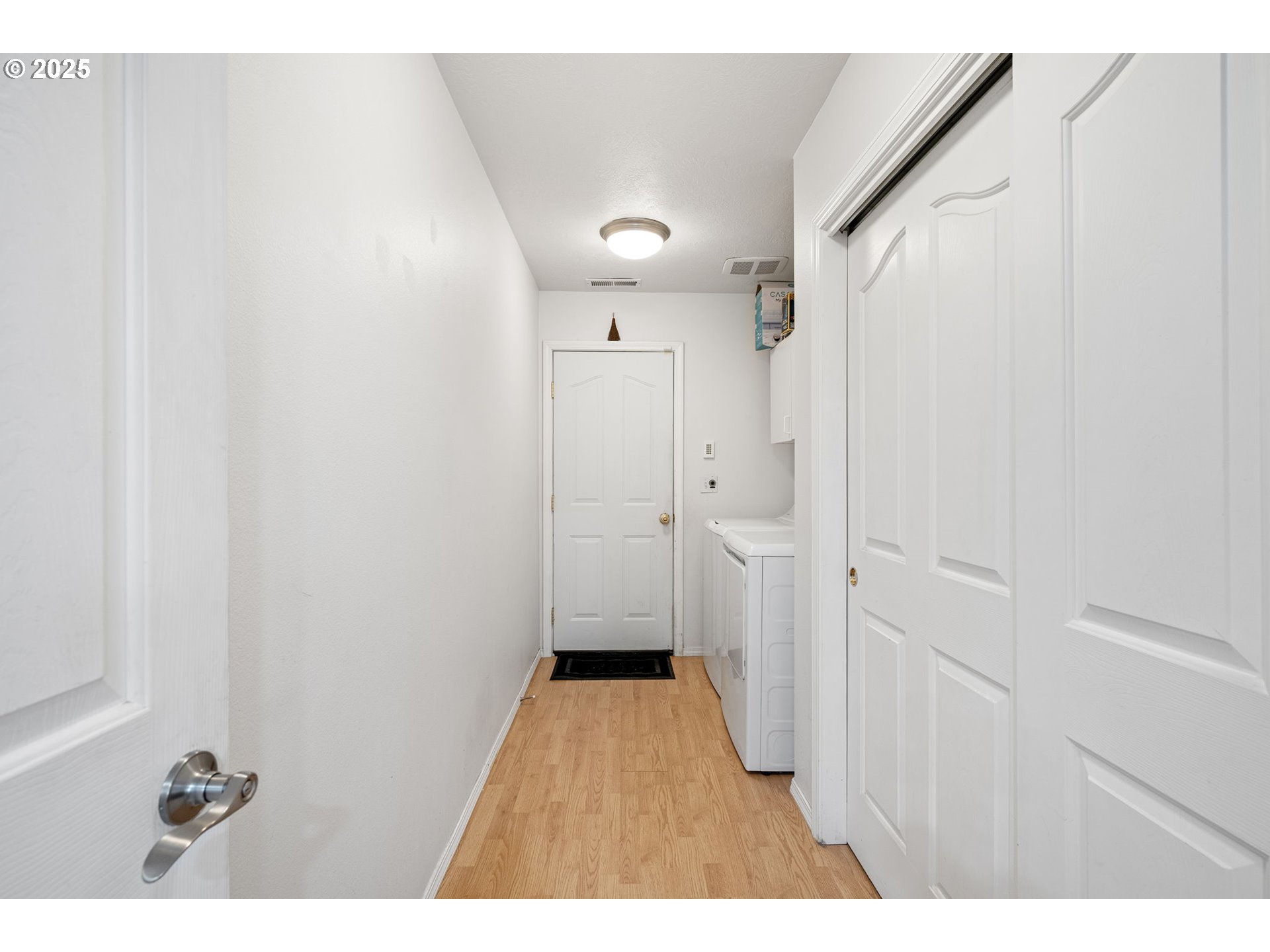3785 Dove Lane Eugene, OR 97402 - Photo 22 of 43 a bathroom with a sink and a shower
